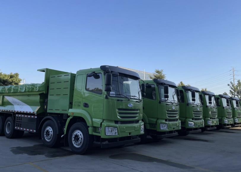 由雄川氢能科技（广州）有限责任公司参与研发的氢能源建筑垃圾运送车.jpg
