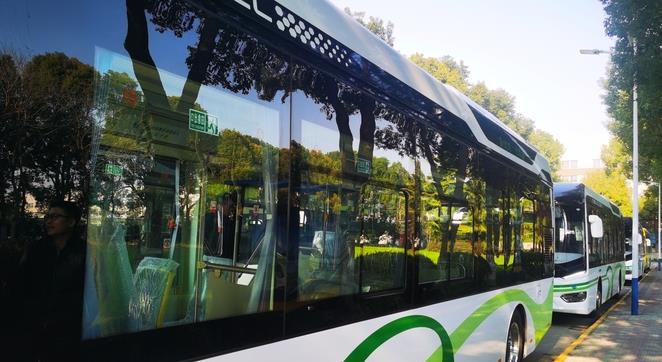 上海将陆续上线覆盖嘉定、奉贤、金山、临港的31辆氢燃料公交车.jpg