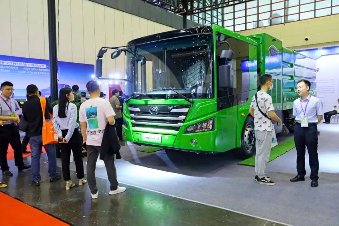 宇通新能源产品亮相2023第十一届郑州国际新能源汽车博览会.jpg